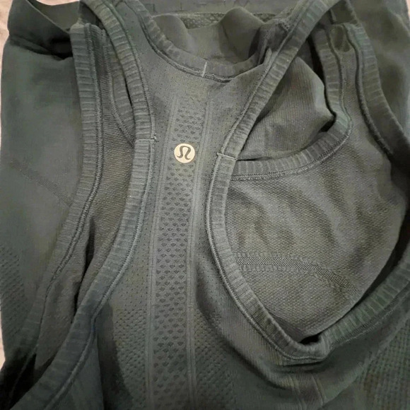 Lululemon Tank - Great Condition Size 2 , dark teal tank - Picture 2 of 4